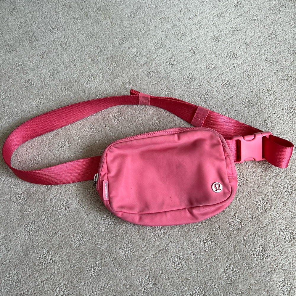 Lululemon belt bag